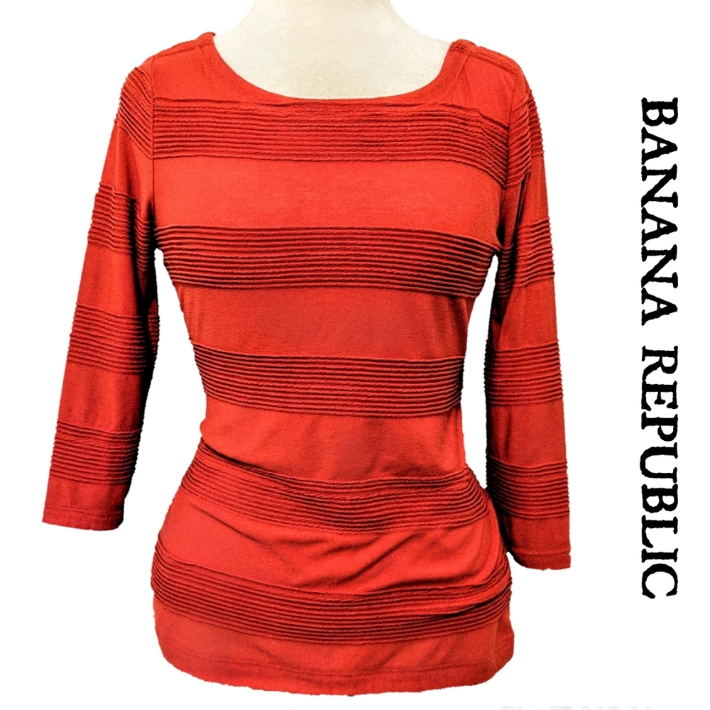 3/$15 BANANA REPUBLIC red textured blouse (medium)